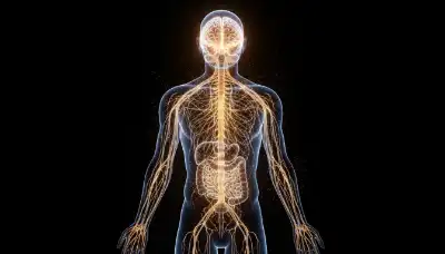 Herramientas de dibujo técnico y planos de arquitectura sobre mesa de madera rústica.